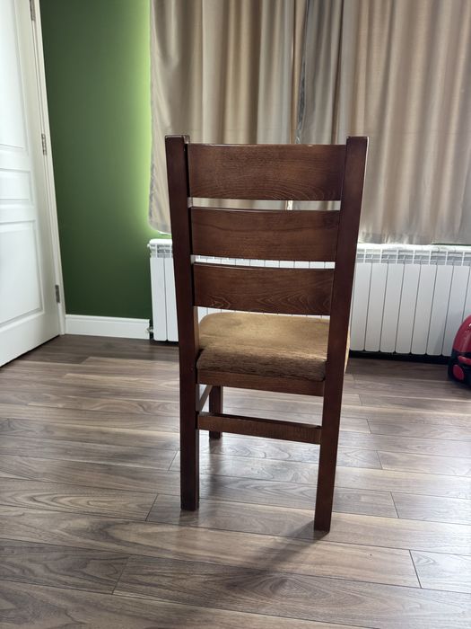 Трапезни столове