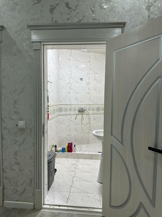 Uy sotiladi. Yangi qurilgan hovli