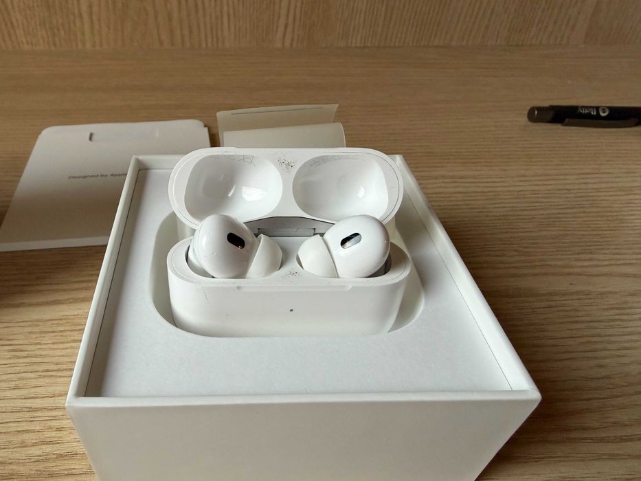 Продавам Airpods Pro 2 + Алкантара калъф