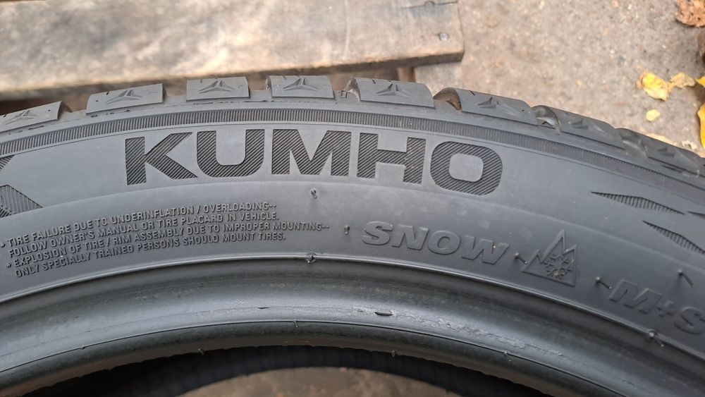 2бр. Почти Нови 225/45/18 Kumho Wintercraft WP 52