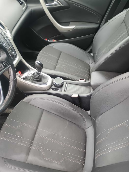 Продавам Opel Astra J 1.4 140к.с