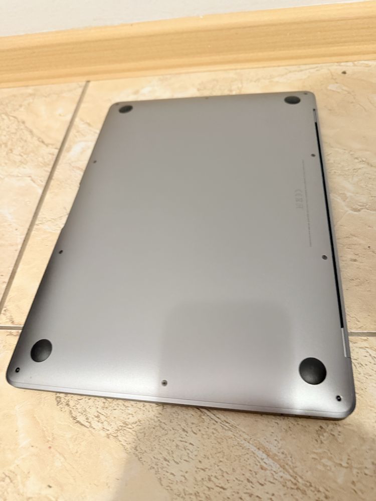 MacBook Air M1 A2337
