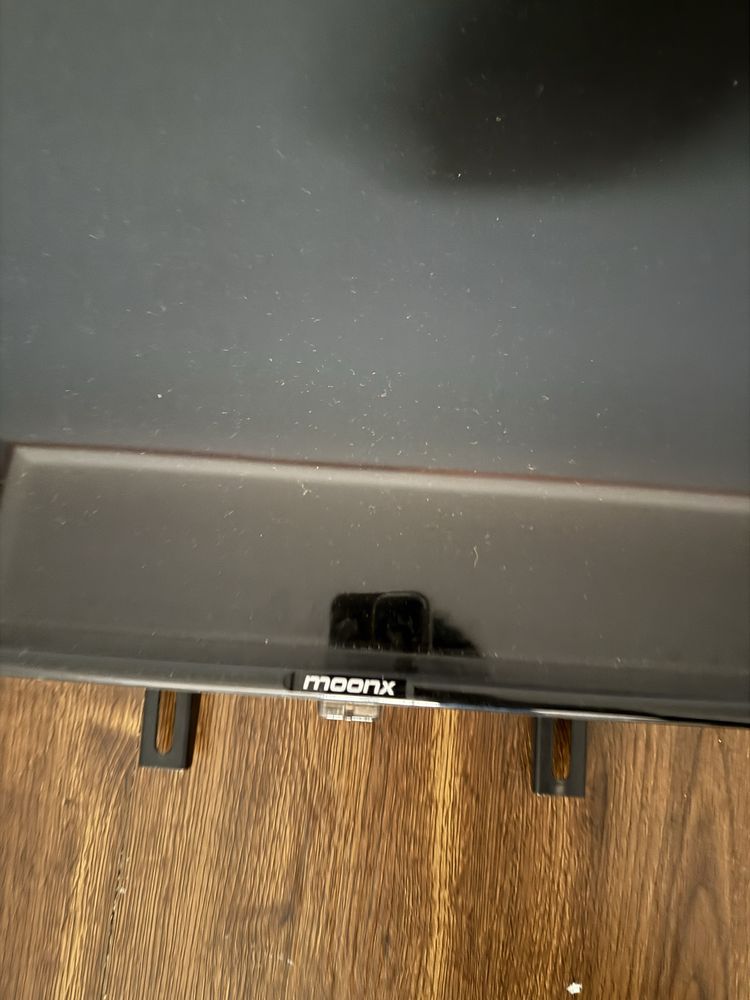 MoonX televizor 55 talik