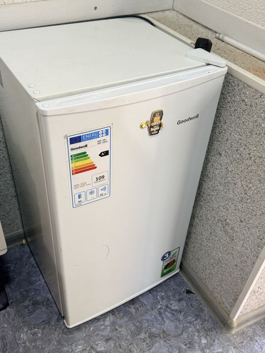 Холодилник сотилади.