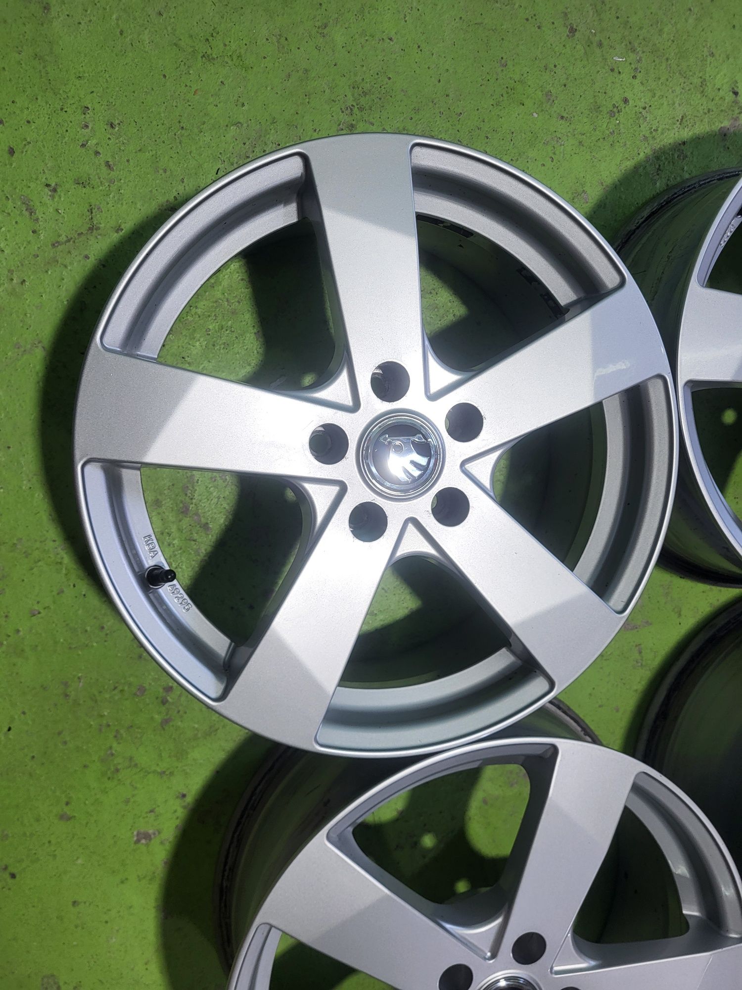 17 5x112 Skoda лети джанти 5х112