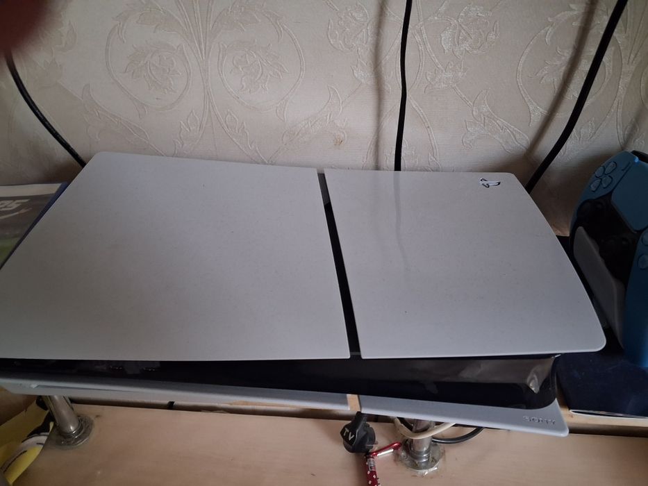 Ps5 slim с дисководом+2 ориг джостика идеальное состаянаие