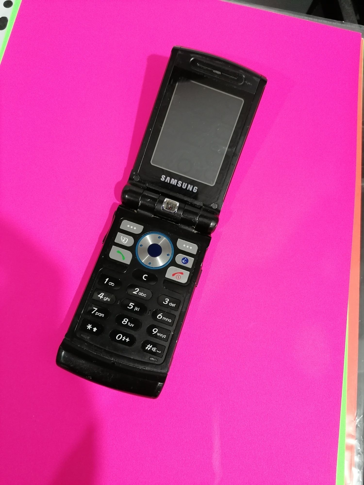 Telefon cu clapeta cu incarcator SGH-Z510