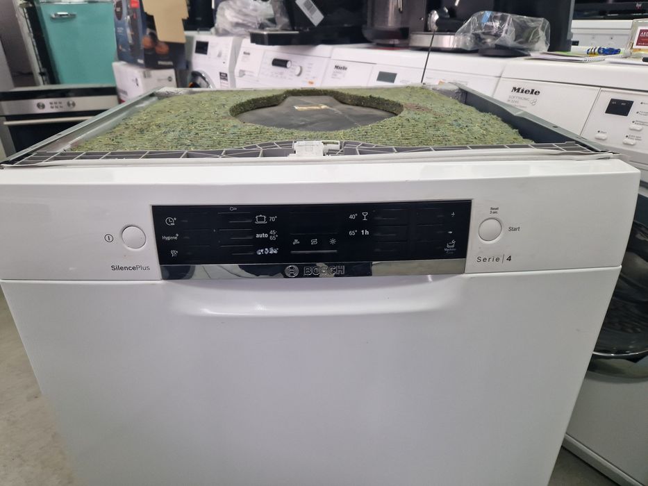 Съдомиялна за полу вграждане BOSCH Serie/4