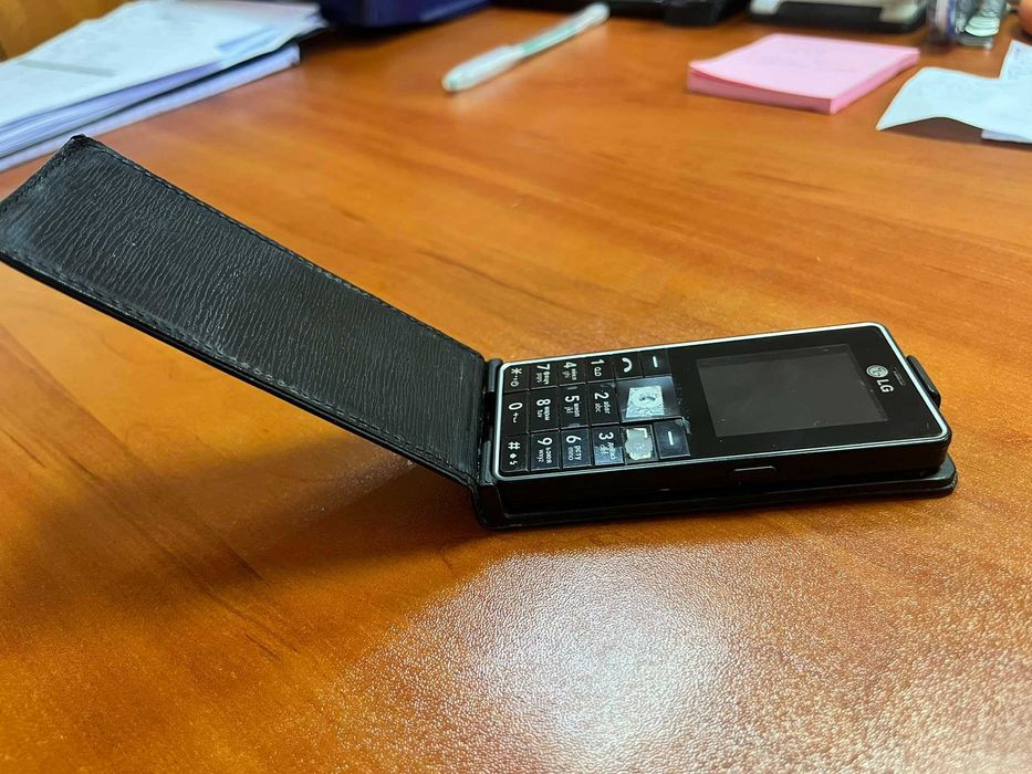 Телефон LG KG320