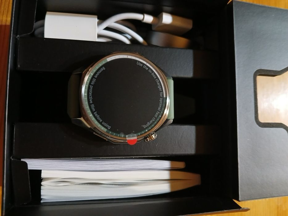 Смарт часовник чисто нов