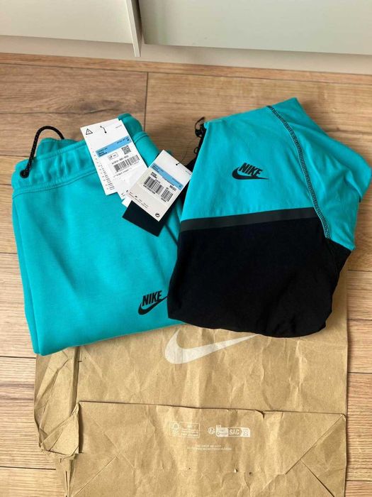100% Оригинален Анцуг Nike Tech Fleece -Комплект в размер Л