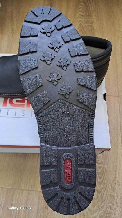 Vand ghete din piele și blană naturala pentru bărbați, brand Rieker.