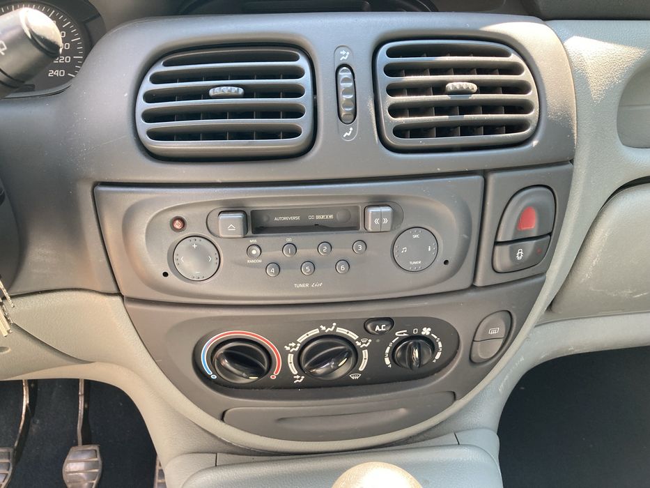 Продавам автомобил Renault Scenic