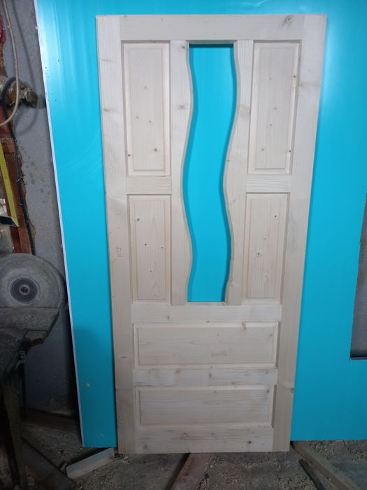 Usi, ferestre de lemn