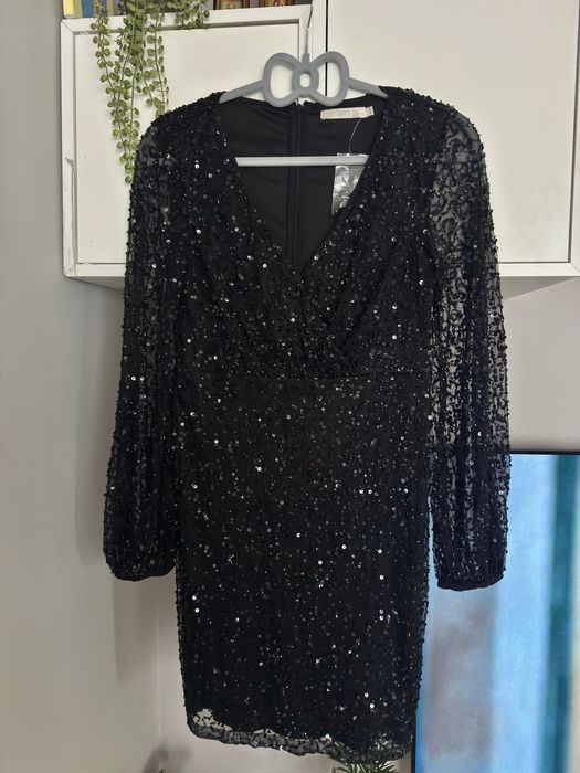 Официална рокля с черни пайети с прозрачен ръкав Jake*s cocktail