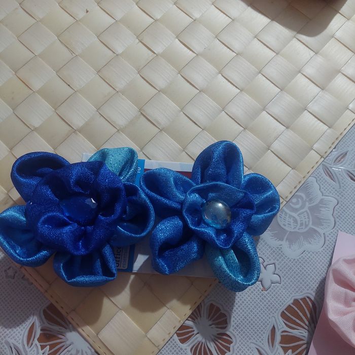 Vând accesorii de păr 9 cm de culoare albastru create manual