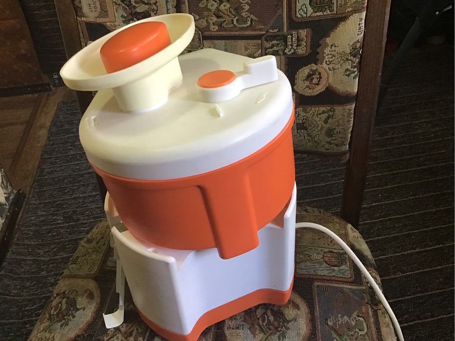 Продаю соковыжималку новую,Журавинка.