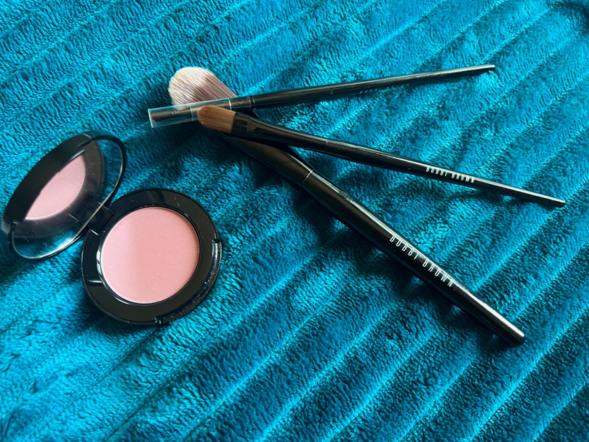 Нови. Bobbi Brown бронзираща пудра и четки за грим