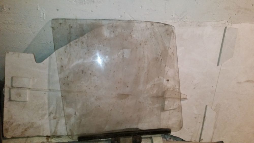 Отдам стекла на Волгу ГАЗ 24