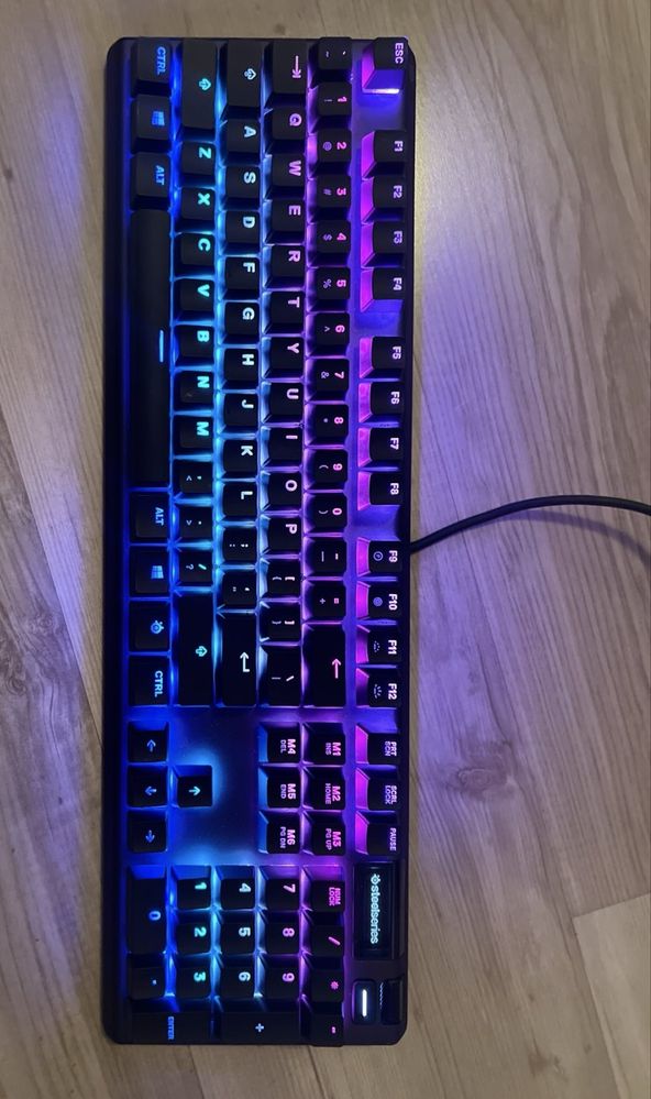 Геймърска клавиатура - Steel series APEX 5 hybrid механична