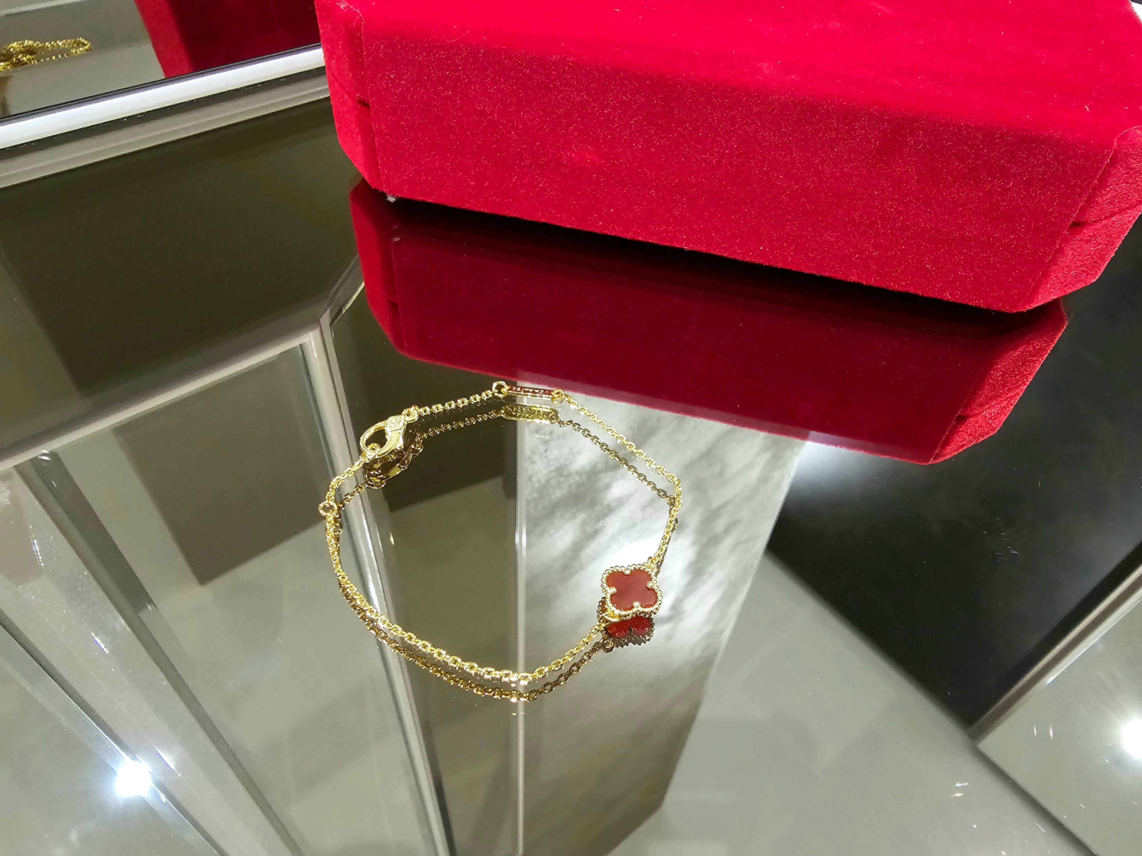 Van Cleef & Arpels VCA Gold Red Sweet Alhambra Clover Дамска Гривна