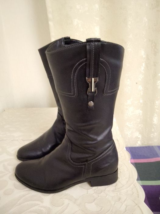 Обувь женская и мужская