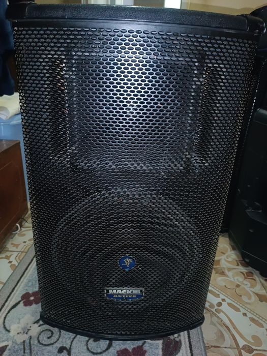 Vând sau schimb! cu 2 boxe pasive.2 boxe mackie active.