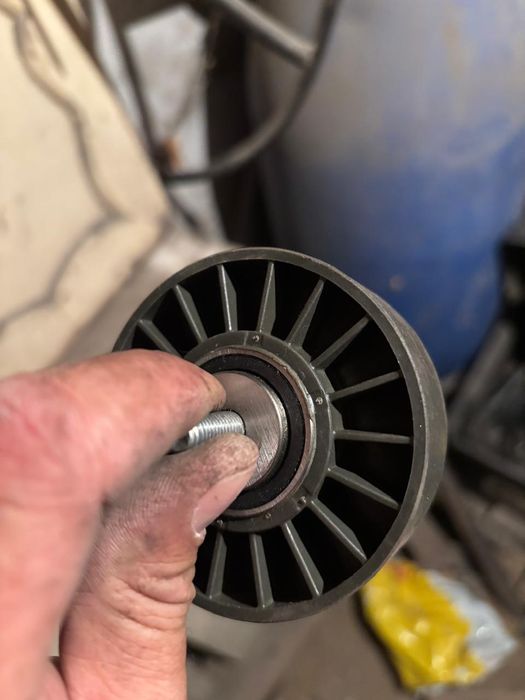 Продам ролик обводного ремня мерседес