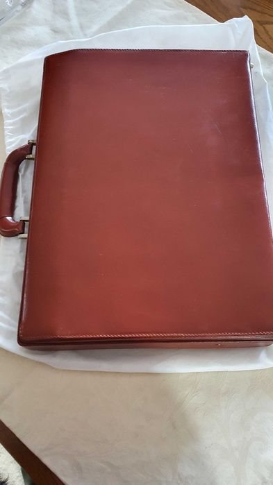 Vind diplomat piele maro roscat, dama