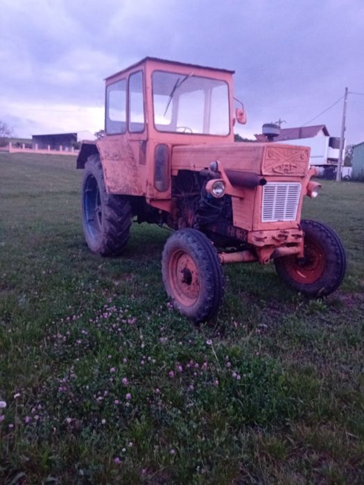 Vând tractor U650