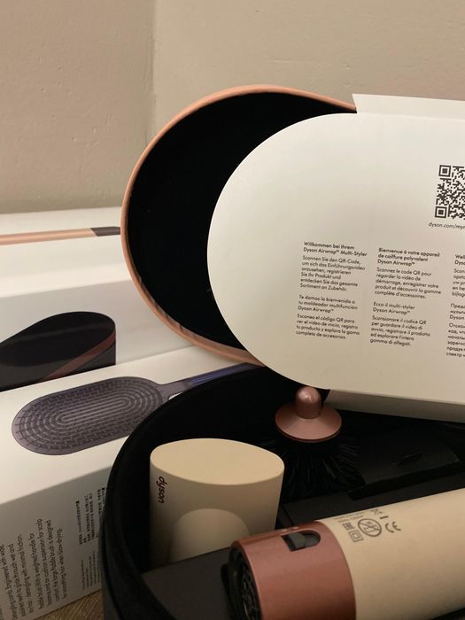 купила дайсон за 285к 
продаю за 50к
есть минусы  гравировка
работает