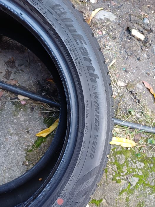 Vând 2 anvelope de iarna 215 50 r17 YOKOHAMA aproape noi din 2024