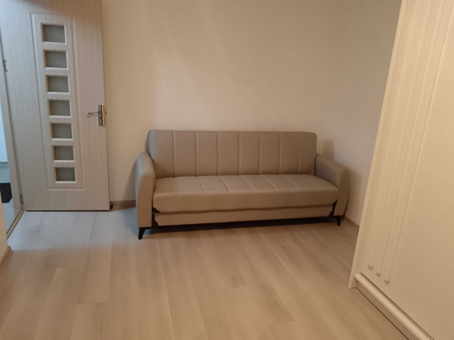 Inchiriez apartament cu 3 camere - renovat complet