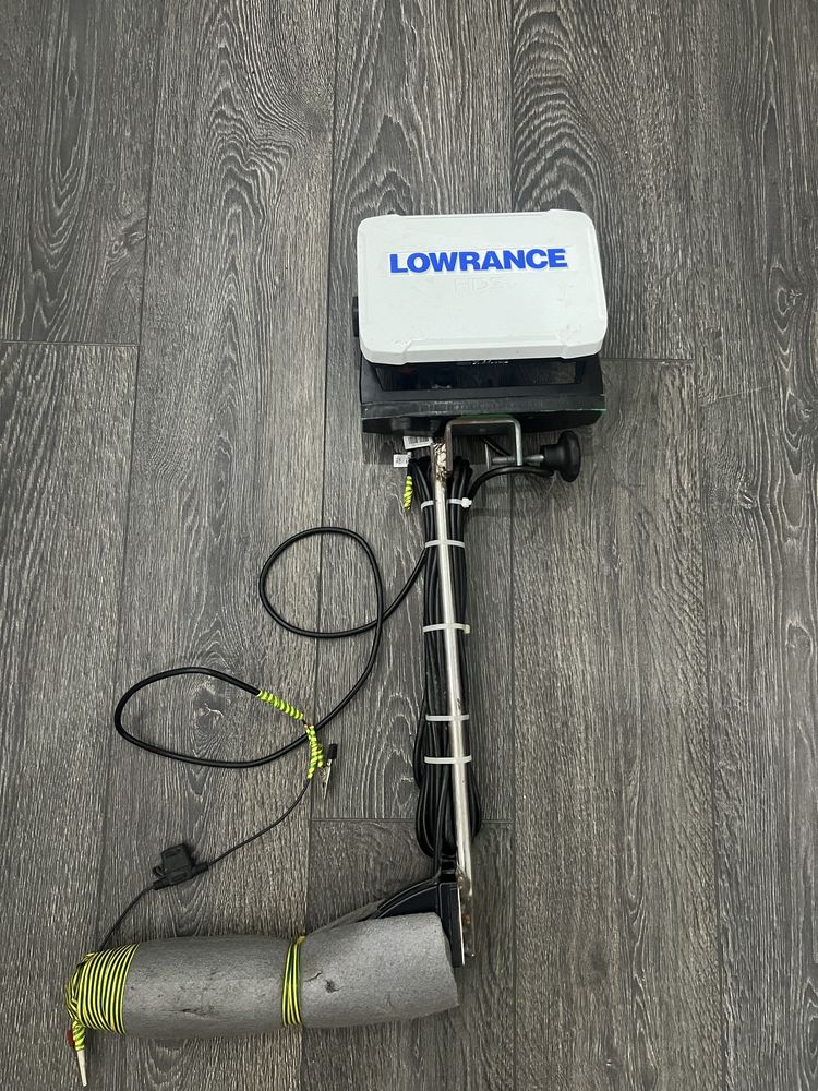 Lowrance hds 7 Carbn cu sonda total scan