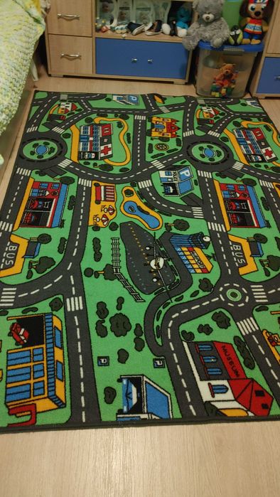 Детски килим писта