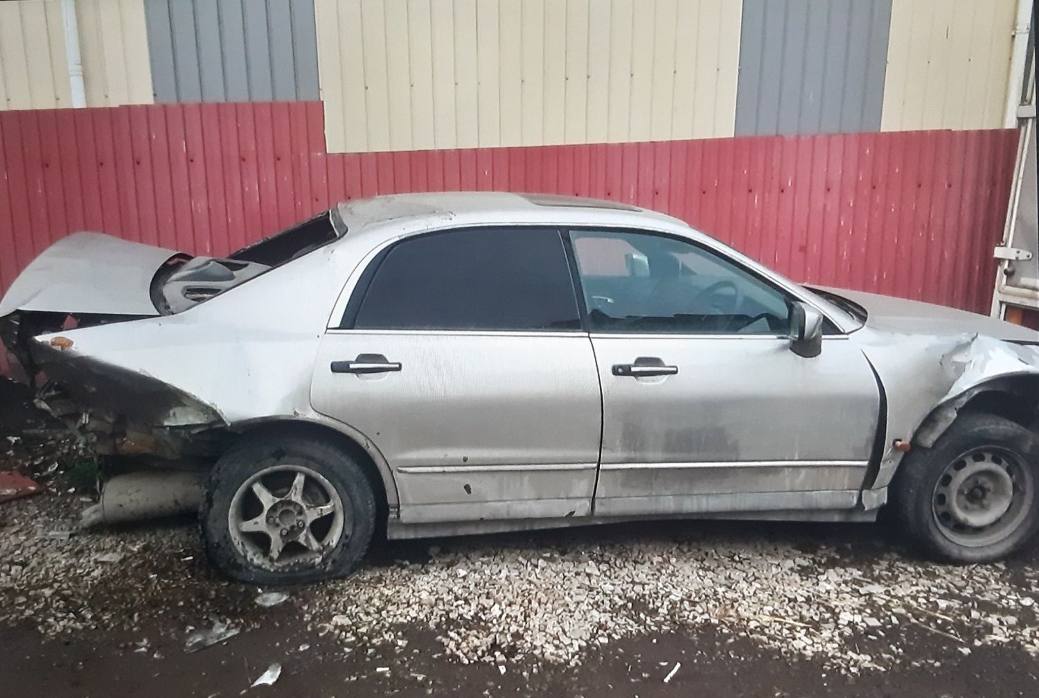 Продам запчасти на Mitsubishi Diamante 1998 г.в.