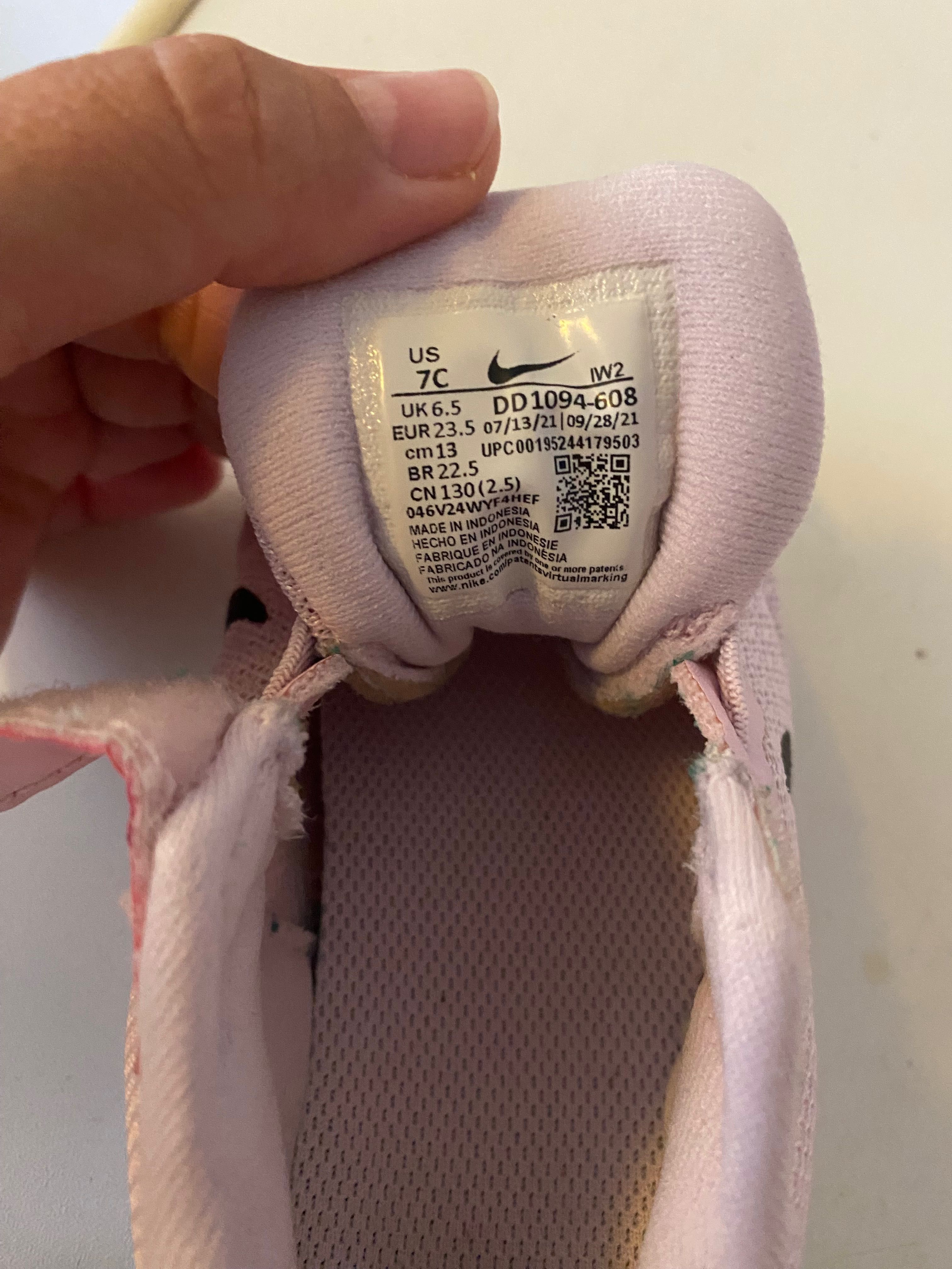 Детски маратонки Nike за момиче.Номер 23,5 цена 30 лв за чифт.