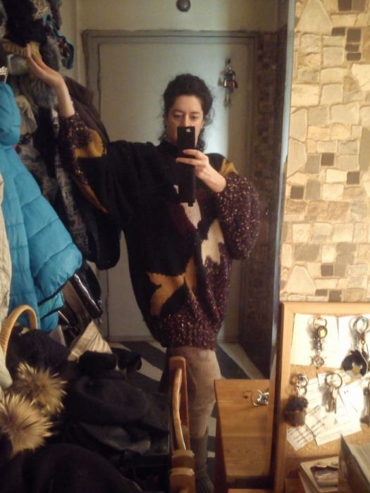 Ръчно плетен пуловер