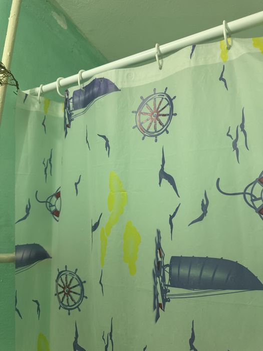 Продам карниз со шторами в ванную