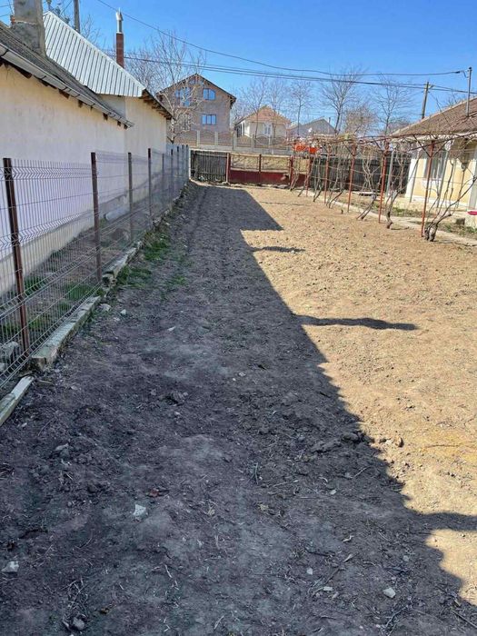 Vand casa la strada principala in comuna Berezeni