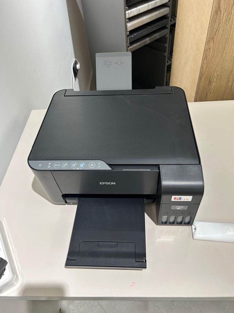 продается принтер Epson L 3250 новый