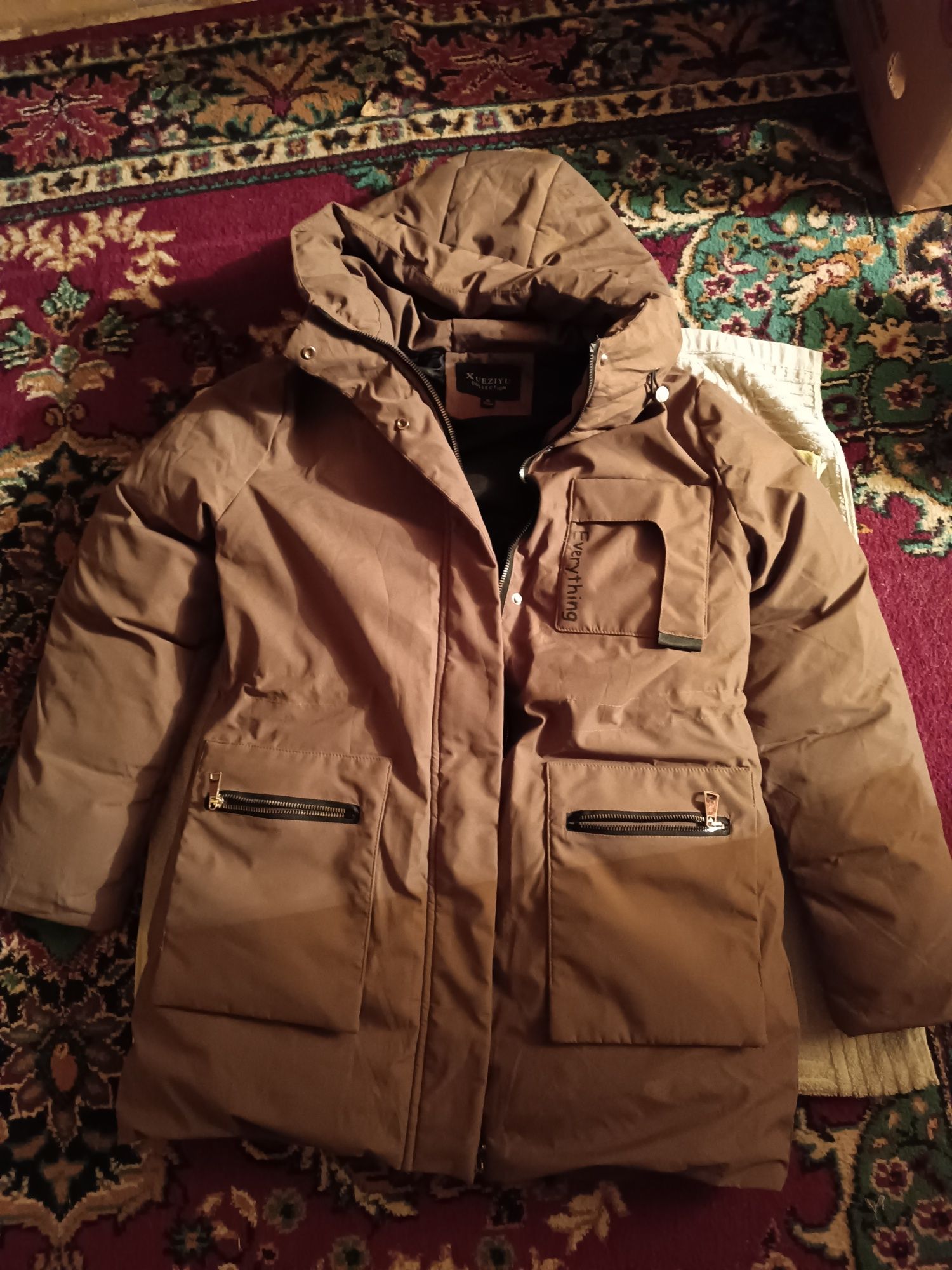 Продам женскую зимнию куртку новая за 8000