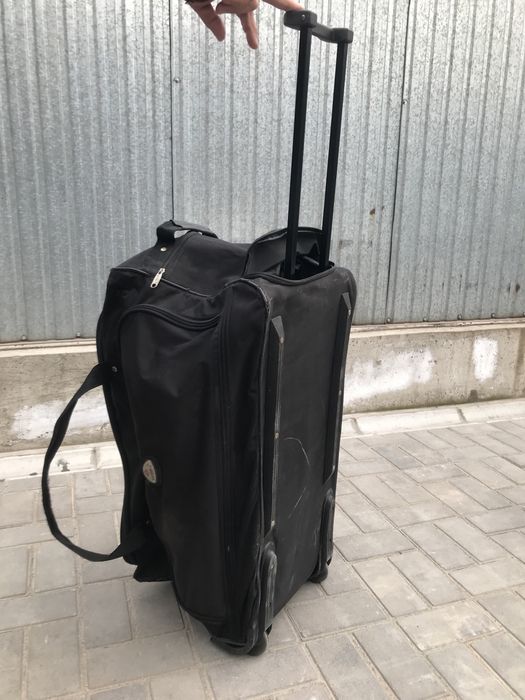 Дорожная сумка большой чемодан бу с колесами для поездок