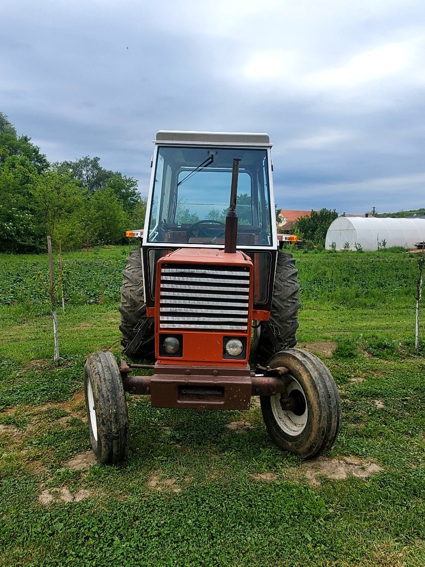 Vând Tractor Fiat 680