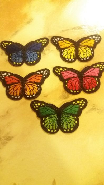 Broderie  model fluture