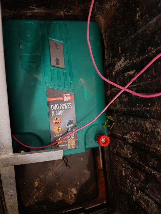 Pulsatoare garduri electrice AKO