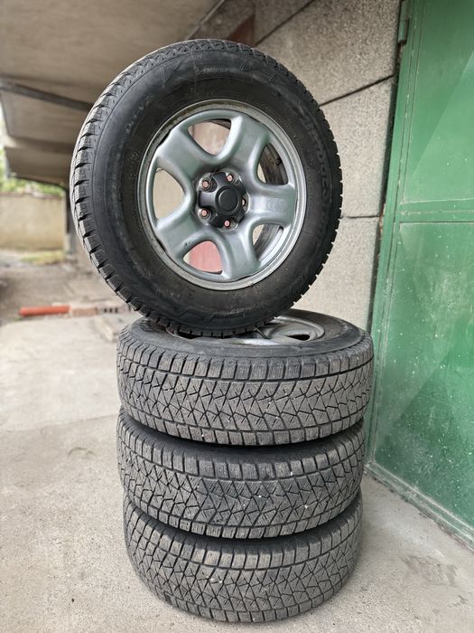 Гуми с джанти за Toyota RAV4 BRIDGESTONE  BLIZZAK DM-V2 215/70/16