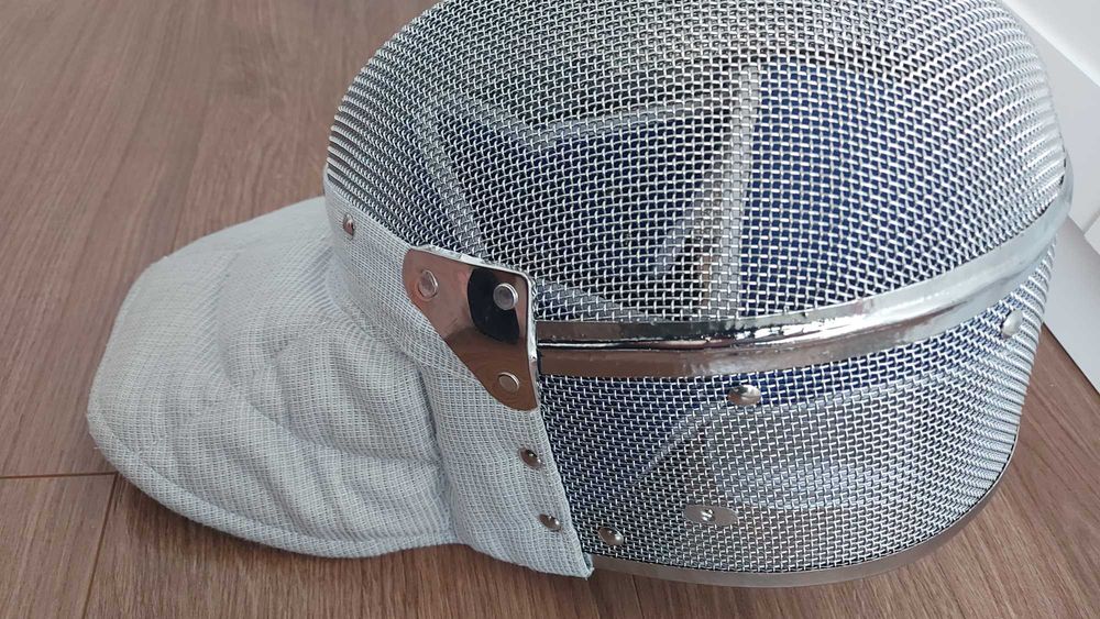 Маска за фехтовка със сабя