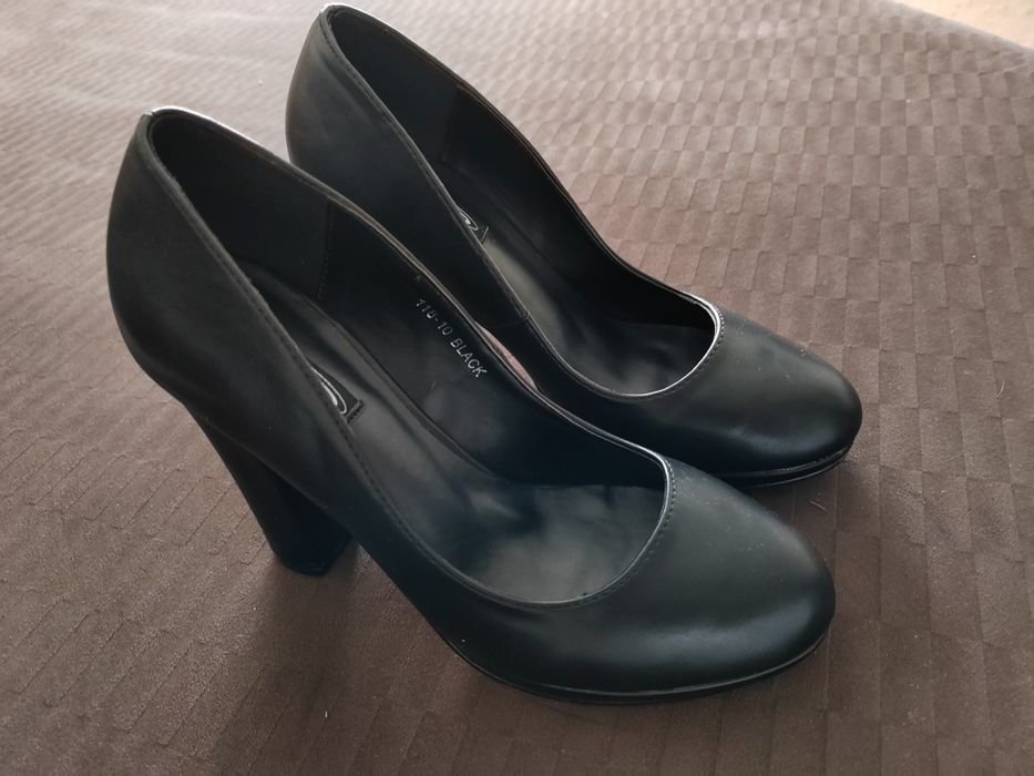 Vând pantofi nr. 38