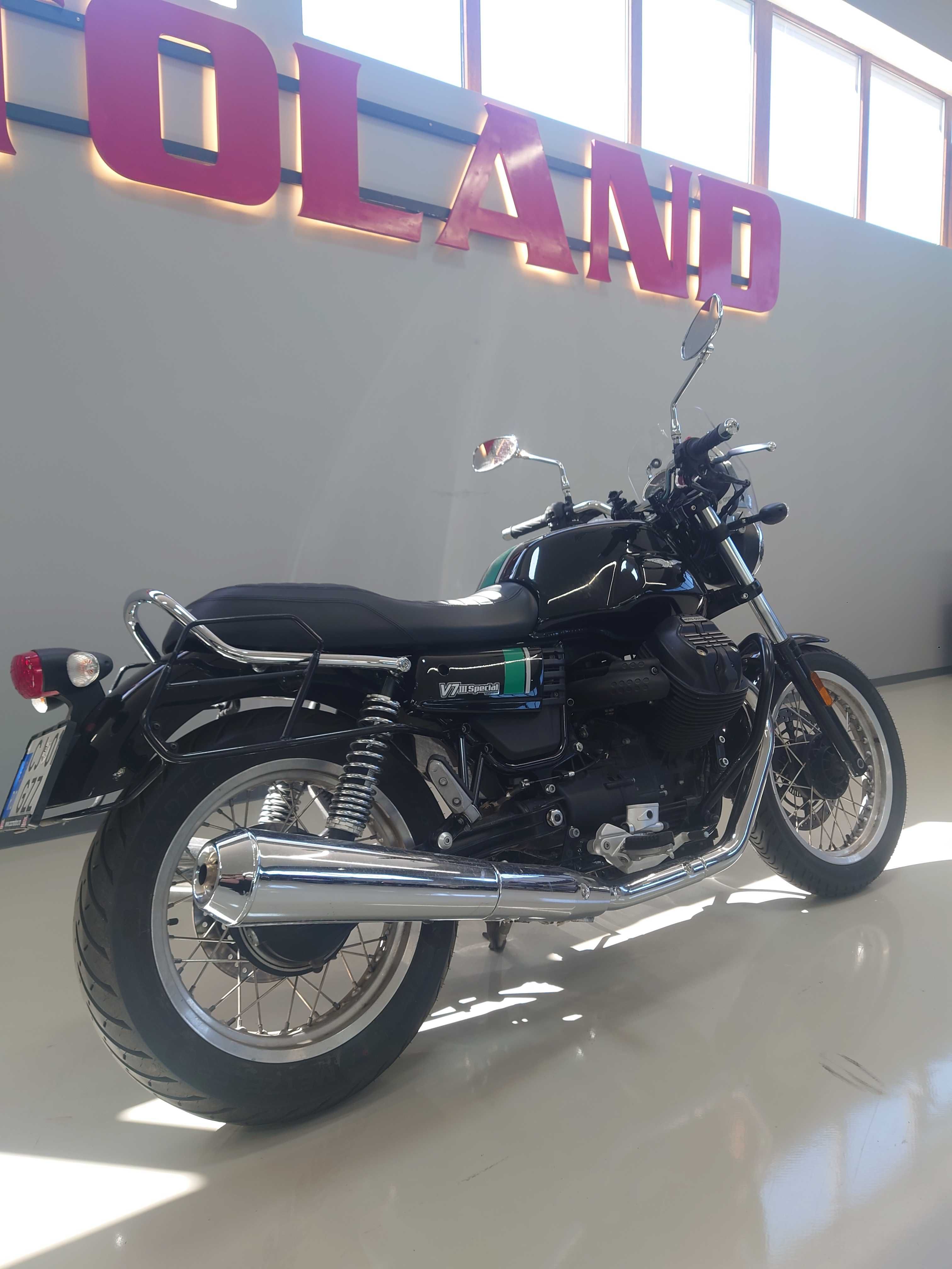 Motocicleta Moto Guzzi V7 2018